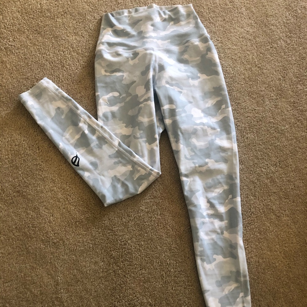 Ptula frosted camo leggings